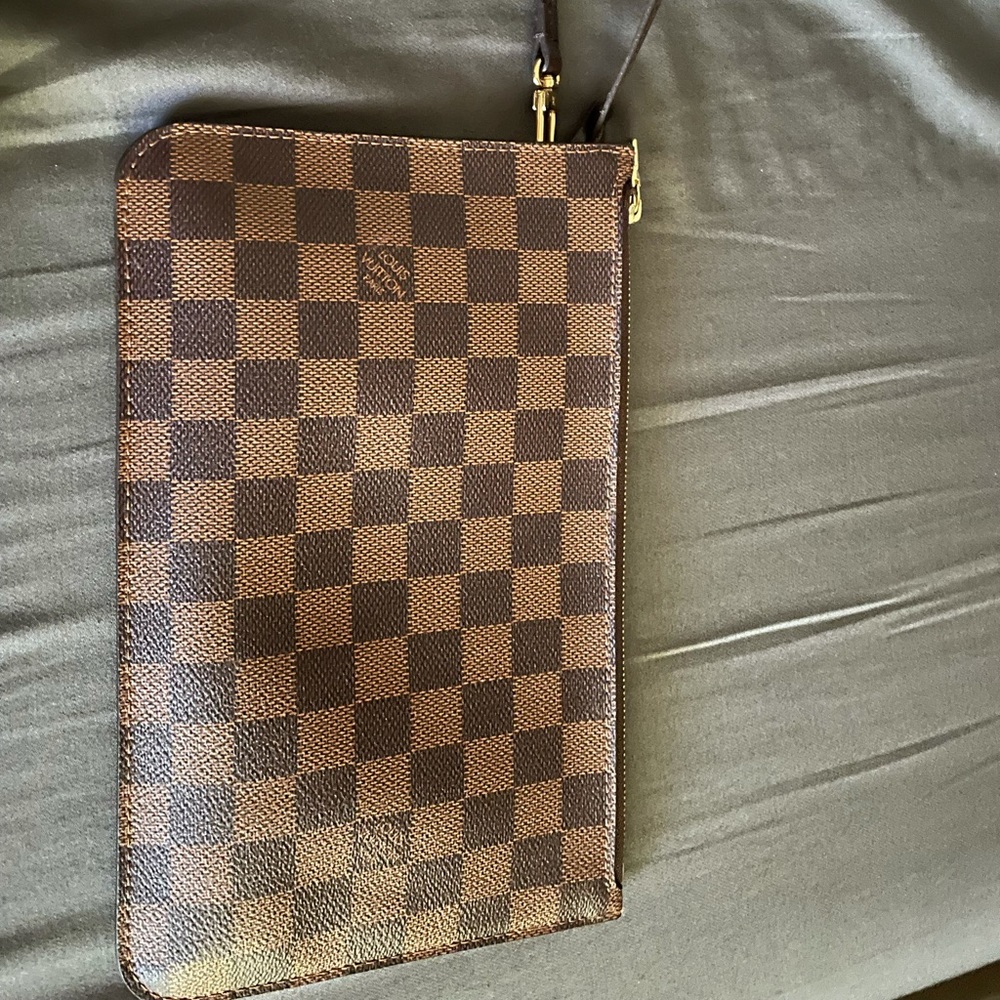 Louis Vuitton never full MM wristlet